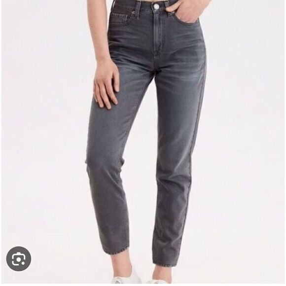 EUC AMERICAN EAGLE WOMEN’S SIZE 6 FADED BLACK /GRAY STRETCH MOM JEAN - Picture 1 of 11